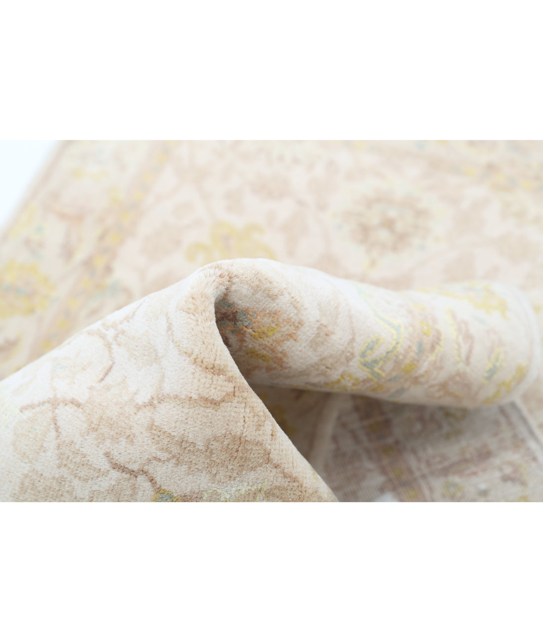 Agra 2'0'' X 4'1'' Hand-Knotted Wool Rug 2'0'' x 4'1'' (263 X 355) / Ivory / Gold