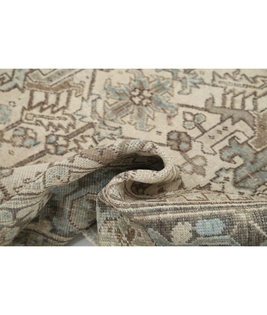 Heriz 6'10'' X 8'4'' Hand-Knotted Wool Rug 6'10'' x 8'4'' (205 X 250) / Ivory / Grey