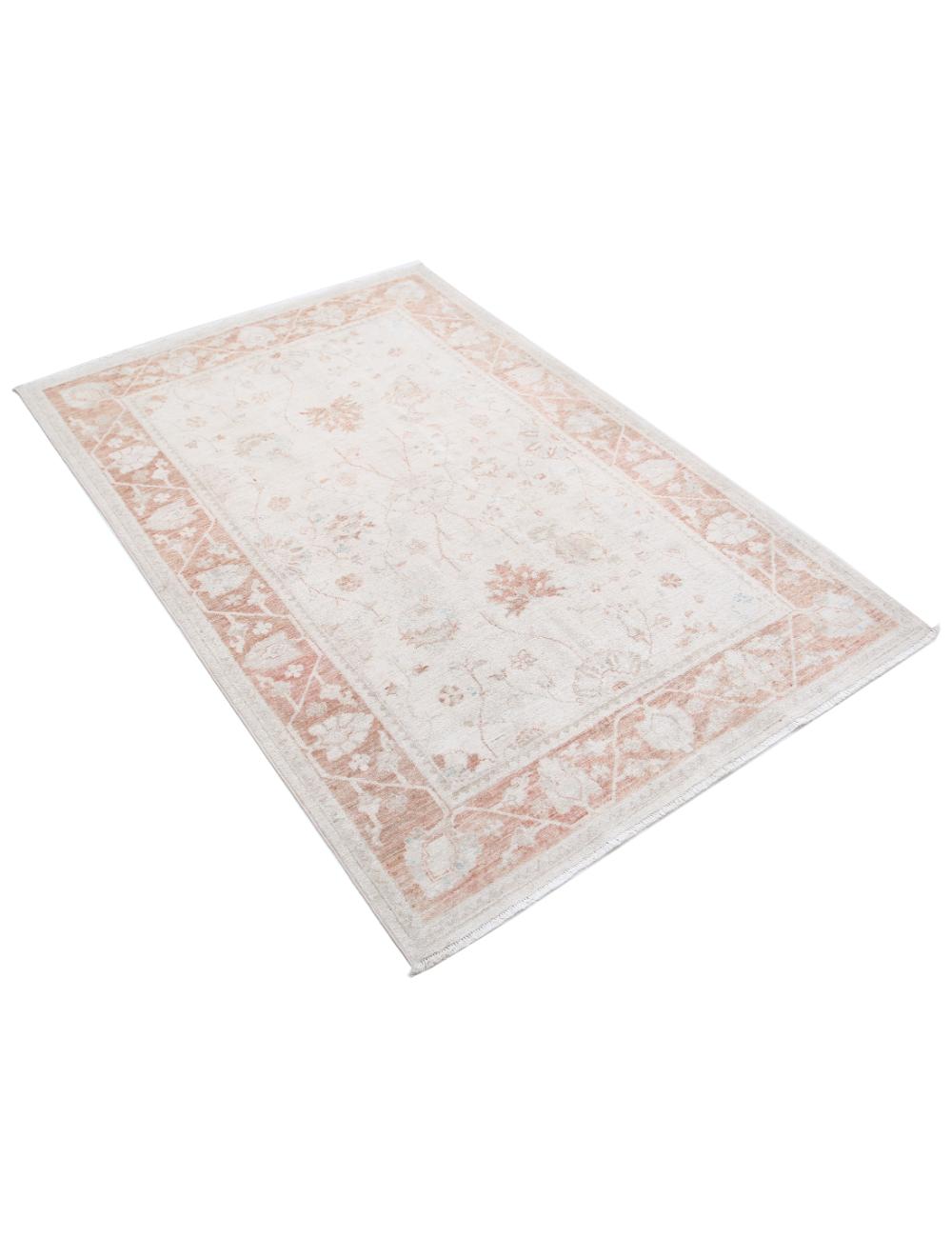 Serenity 3' 10" X 5' 9" Hand-Knotted Wool Rug 3' 10" X 5' 9" (117 X 175) / Ivory / Rust