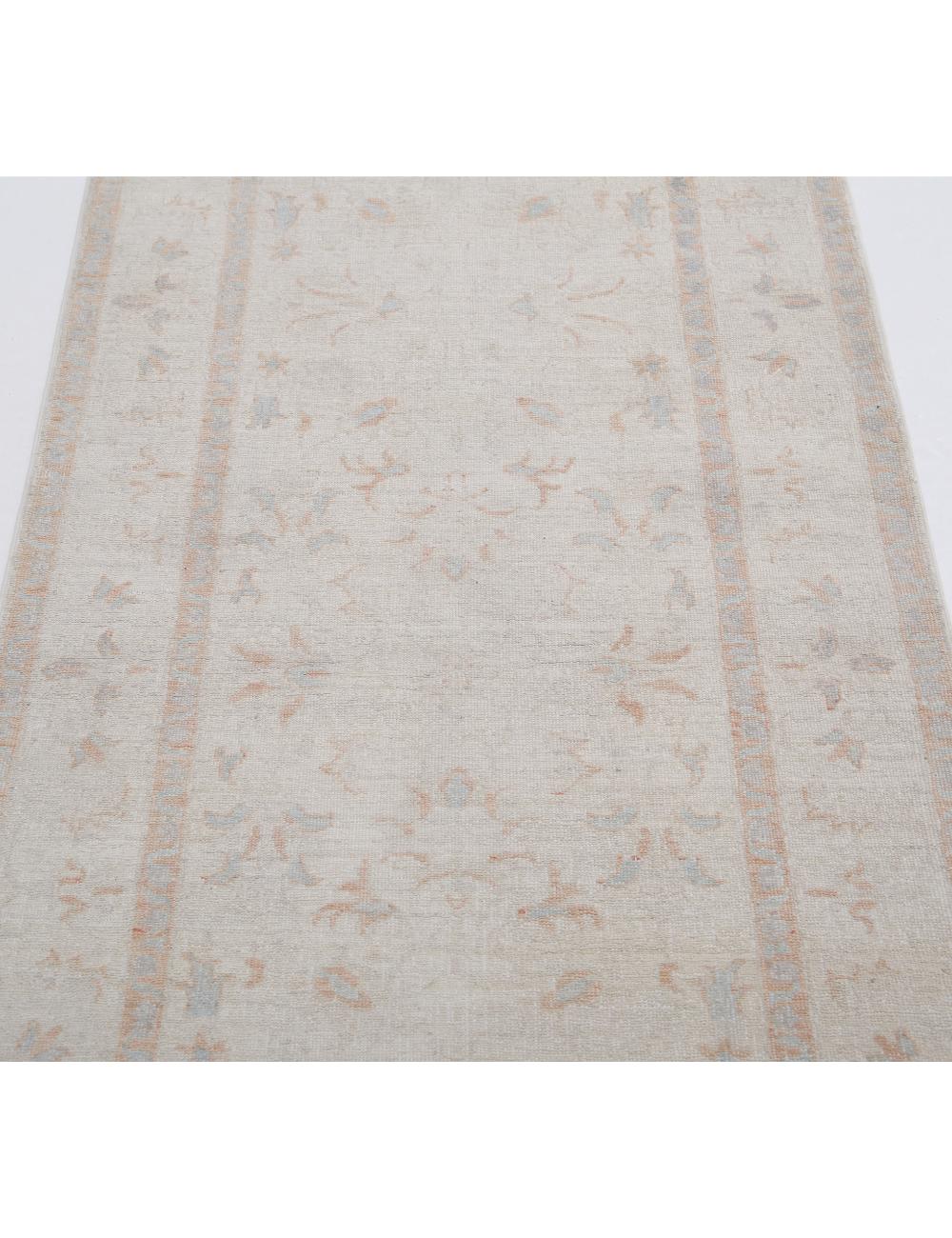 Serenity 2' 10" X 7' 7" Hand-Knotted Wool Rug 2' 10" X 7' 7" (86 X 231) / Ivory / Blue