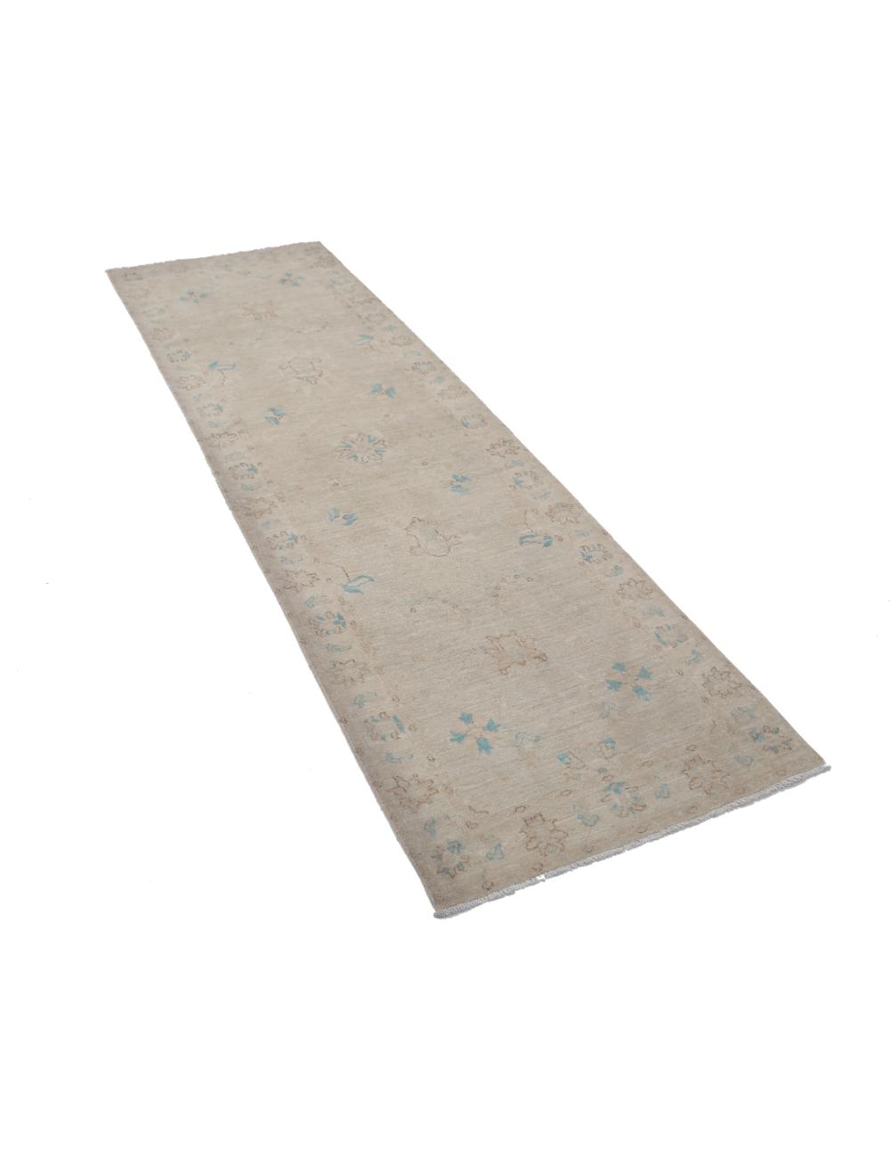 Serenity 2' 6" X 8' 5" Hand-Knotted Wool Rug 2' 6" X 8' 5" (76 X 257) / Ivory / Green