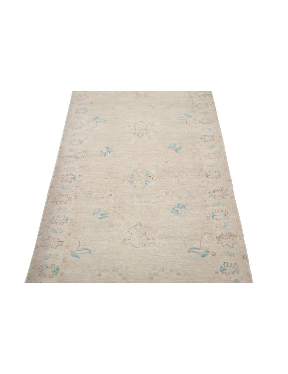 Serenity 2' 6" X 8' 5" Hand-Knotted Wool Rug 2' 6" X 8' 5" (76 X 257) / Ivory / Green