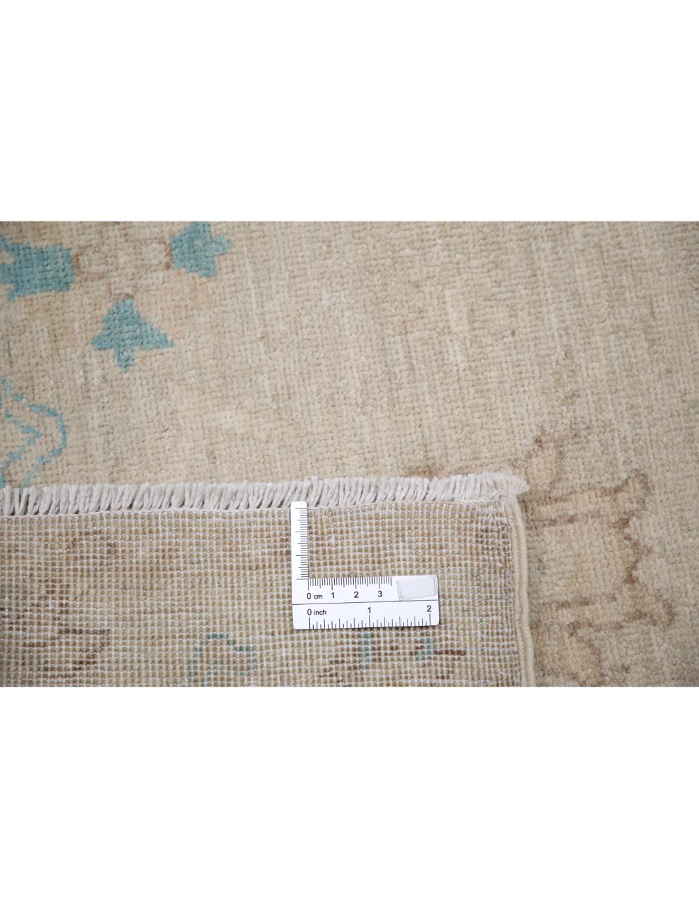 Serenity 2' 6" X 8' 5" Hand-Knotted Wool Rug 2' 6" X 8' 5" (76 X 257) / Ivory / Green