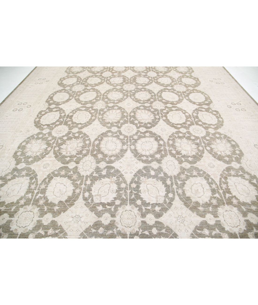 Serenity 12'3'' X 17'8'' Hand-Knotted Wool Rug 12'3'' x 17'8'' (368 X 530) / Brown / Ivory