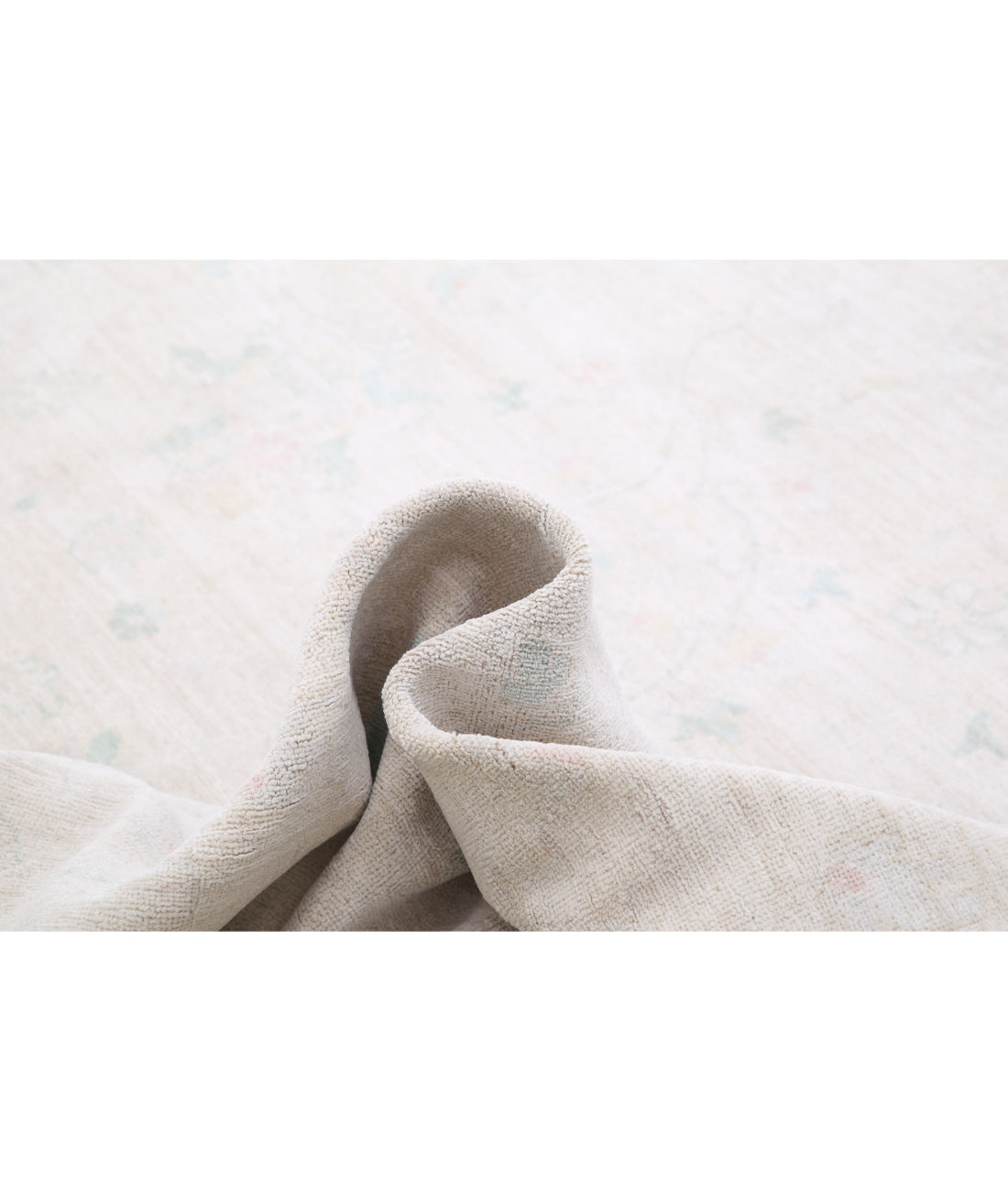 Serenity 19'4'' X 25'6'' Hand-Knotted Wool Rug 19'4'' x 25'6'' (580 X 765) / Ivory / Ivory