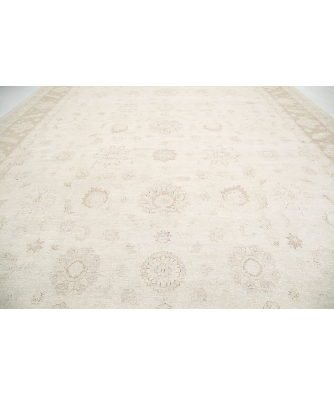 Serenity 16'0'' X 23'2'' Hand-Knotted Wool Rug 16'0'' x 23'2'' (480 X 695) / Ivory / Taupe