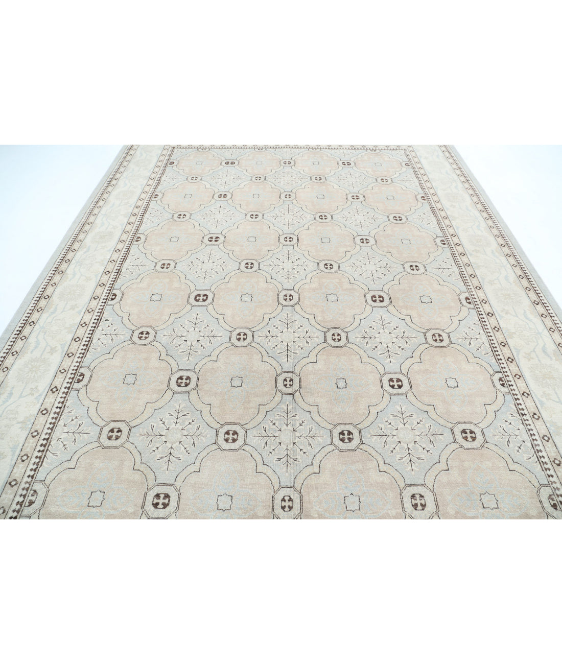 Serenity 8'3'' X 11'2'' Hand-Knotted Wool Rug 8'3'' x 11'2'' (248 X 335) / Silver / Ivory