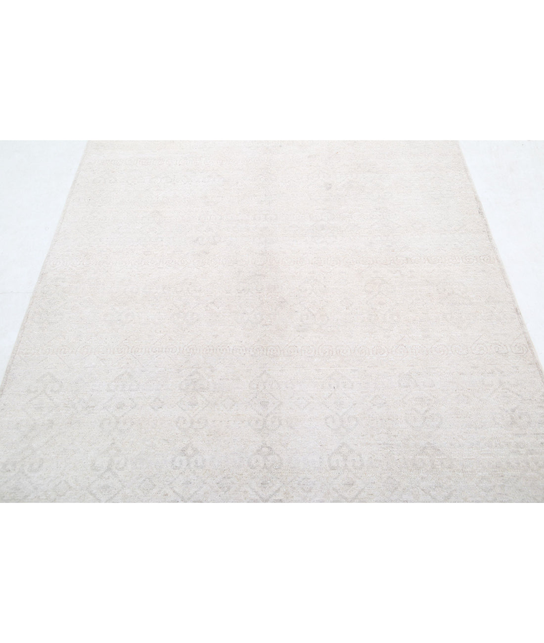 Serenity 4'6'' X 9'6'' Hand-Knotted Wool Rug 4'6'' x 9'6'' (135 X 285) / Ivory / Taupe