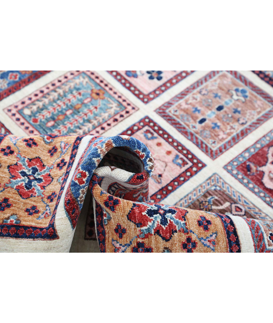 Bakhtiari 4'11'' X 6'10'' Hand-Knotted Wool Rug 4'11'' x 6'10'' (148 X 205) / Ivory / Blue