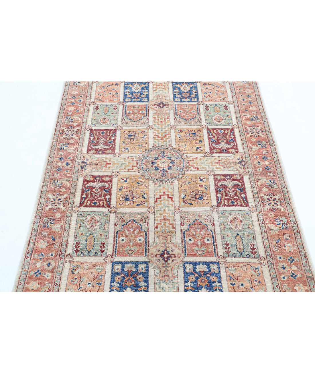 Bakhtiari 3'10'' X 5'8'' Hand-Knotted Wool Rug 3'10'' x 5'8'' (115 X 170) / Ivory / Rust