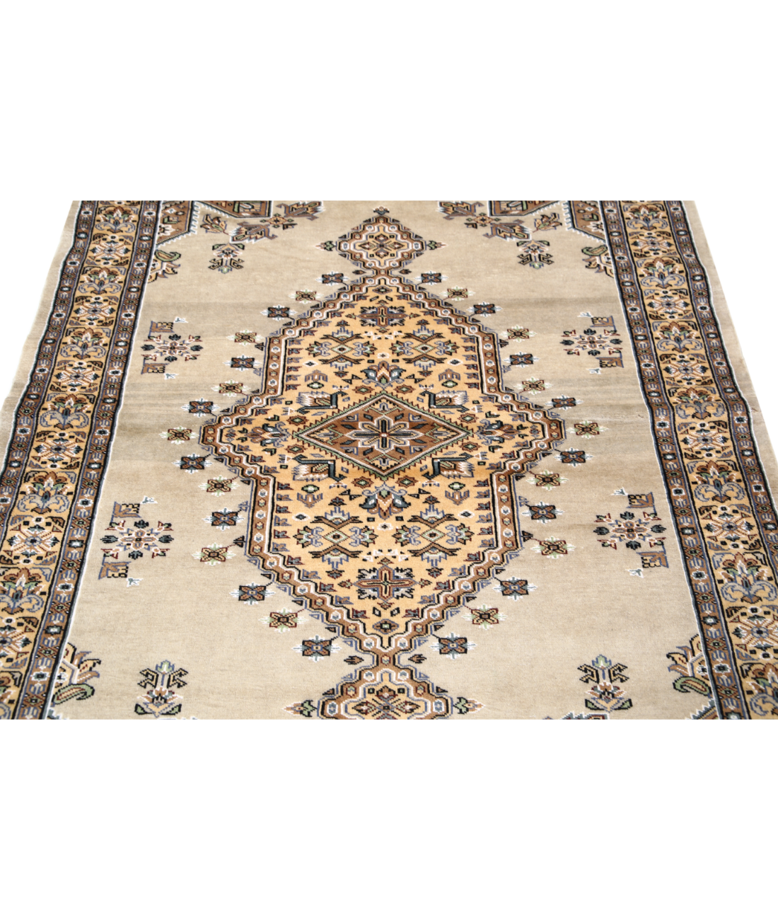 Bokhara 4'6'' X 6'4'' Hand-Knotted Wool-Silk Rug 4'6'' x 6'4'' (135 X 190) / Ivory / Gold