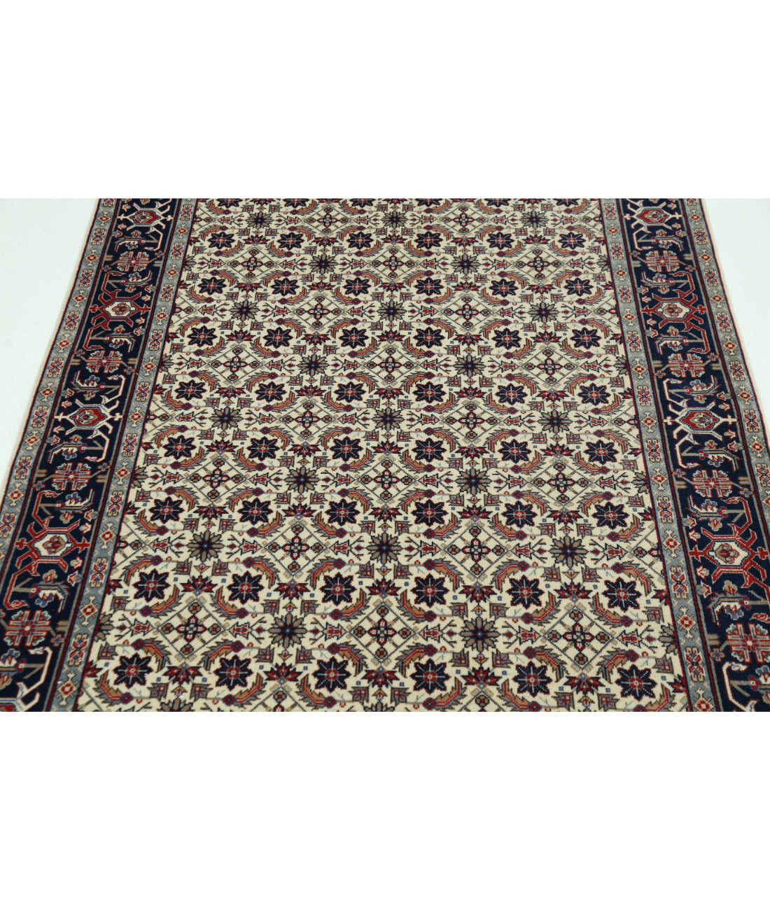 Heritage 4' 0" X 5' 10" Hand-Knotted Wool Rug 4' 0" X 5' 10" (122 X 178) / Ivory / Blue