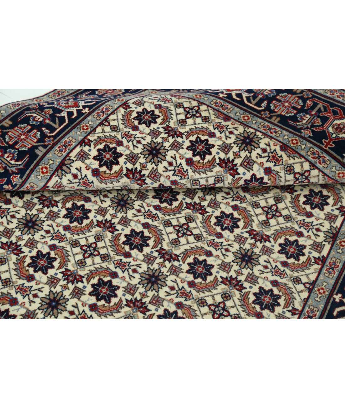 Heritage 4' 0" X 5' 10" Hand-Knotted Wool Rug 4' 0" X 5' 10" (122 X 178) / Ivory / Blue
