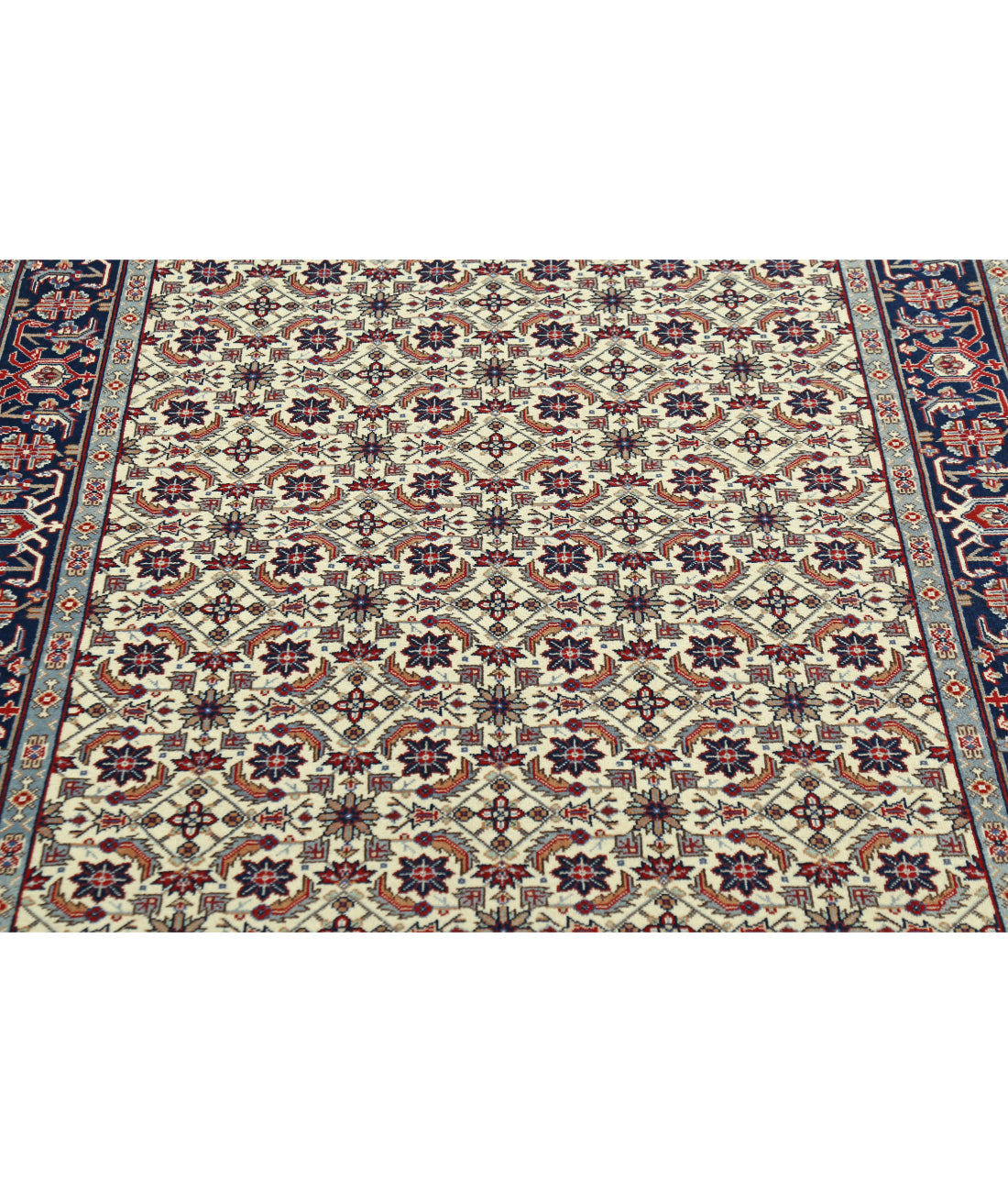 Heritage 4' 0" X 5' 10" Hand-Knotted Wool Rug 4' 0" X 5' 10" (122 X 178) / Ivory / Blue