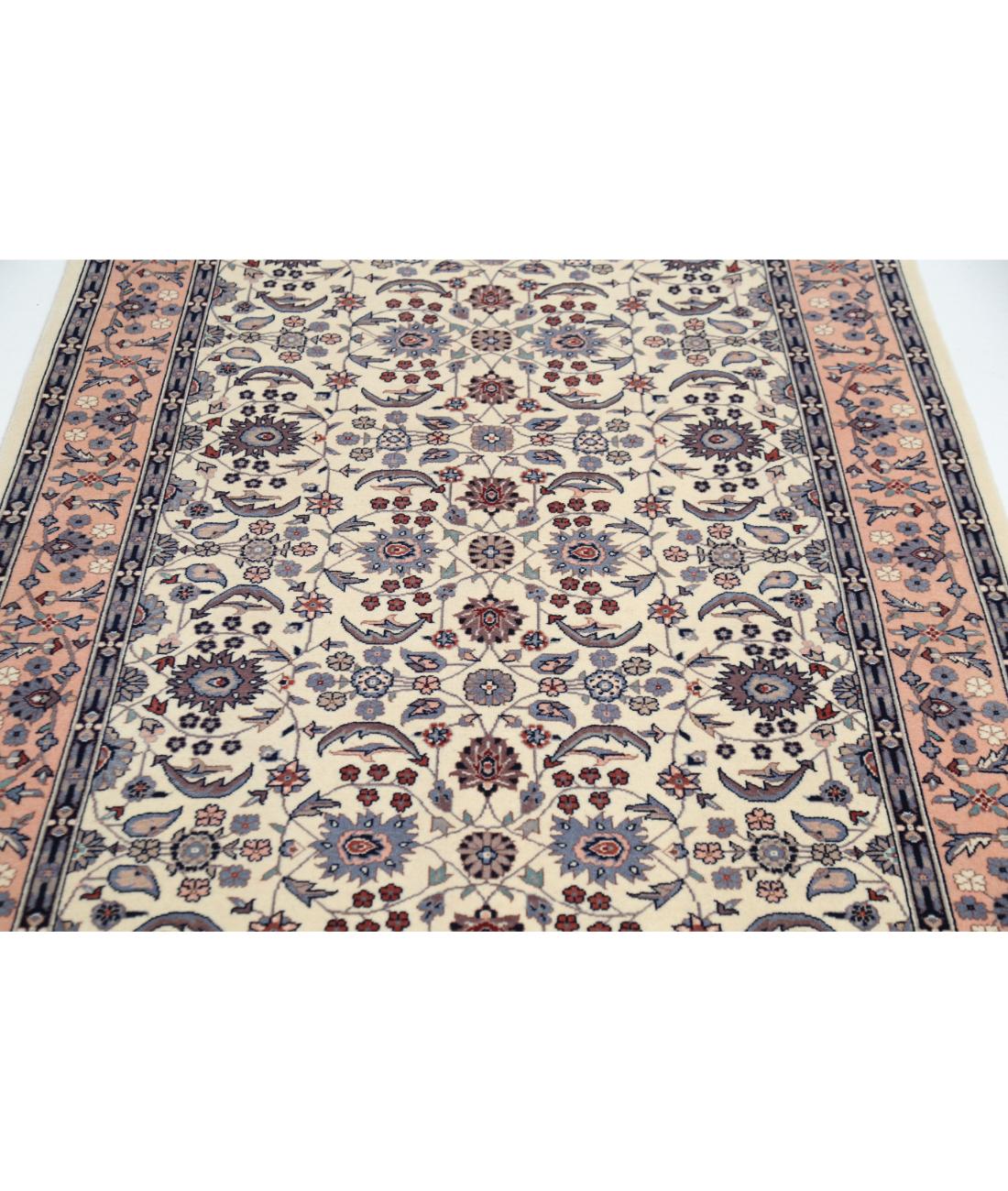 Heritage 4' 1" X 6' 1" Hand-Knotted Wool Rug 4' 1" X 6' 1" (124 X 185) / Ivory / Pink