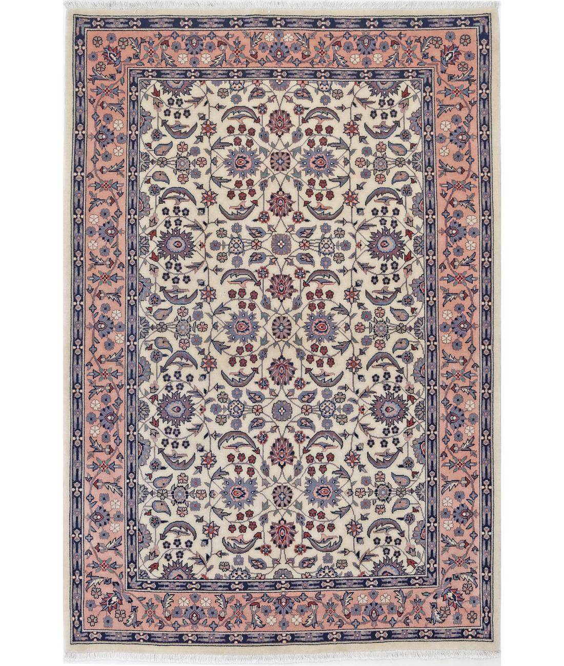 Heritage 4' 1" X 6' 1" Hand-Knotted Wool Rug 4' 1" X 6' 1" (124 X 185) / Ivory / Pink