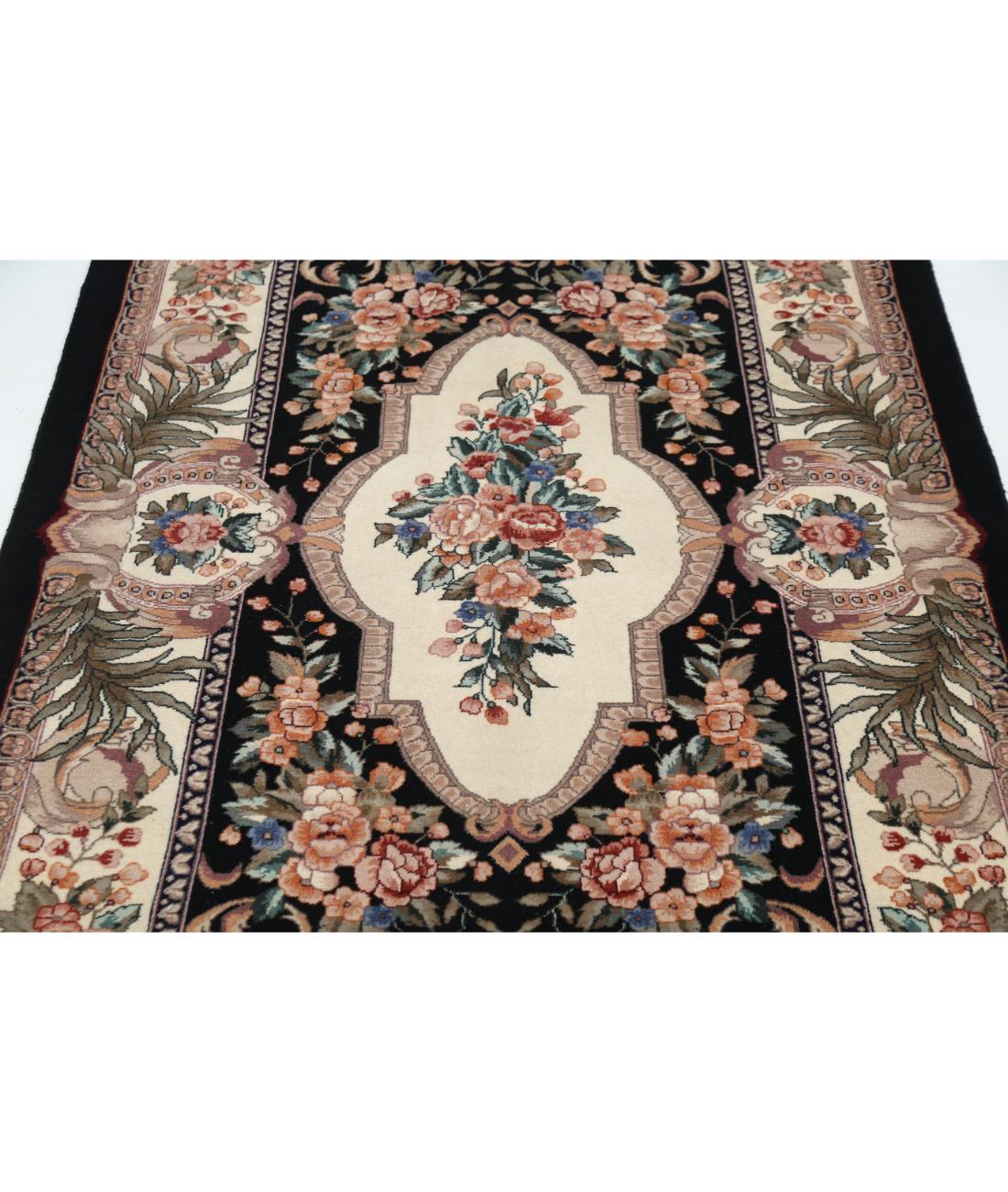 Heritage 3' 10" X 5' 10" Hand-Knotted Wool Rug 3' 10" X 5' 10" (117 X 178) / Ivory / Black