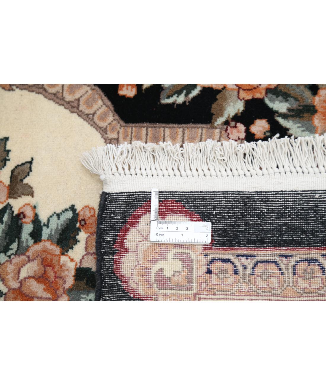 Heritage 3' 10" X 5' 10" Hand-Knotted Wool Rug 3' 10" X 5' 10" (117 X 178) / Ivory / Black