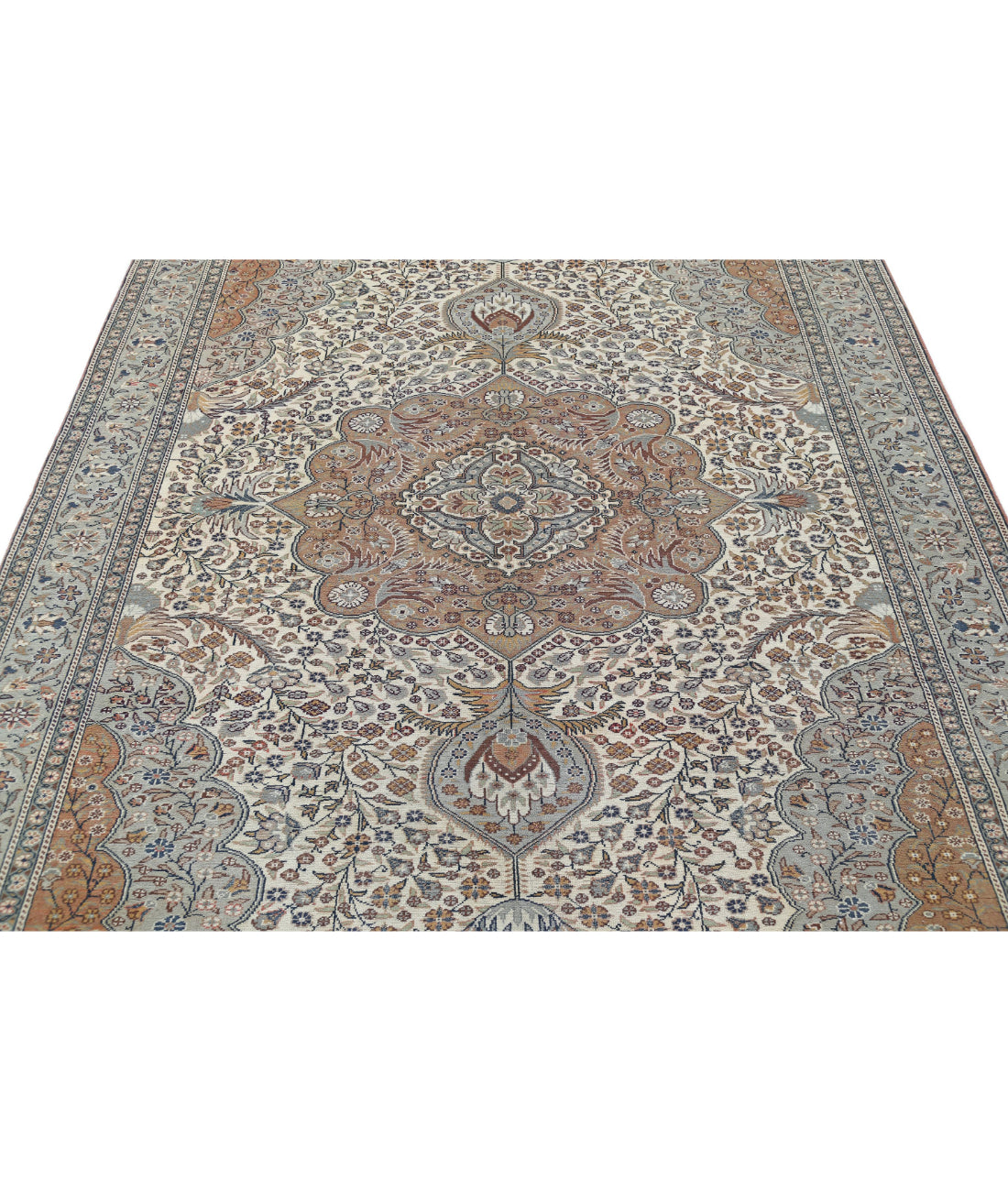 Vintage 6'5'' X 9'7'' Hand-Knotted Wool Rug 6'5'' x 9'7'' (193 X 288) / Ivory / Grey