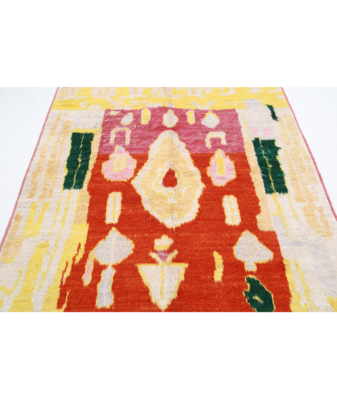 Moroccan 5'1'' X 7'0'' Hand-Knotted Wool Rug 5'1'' x 7'0'' (153 X 210) / Ivory / Gold