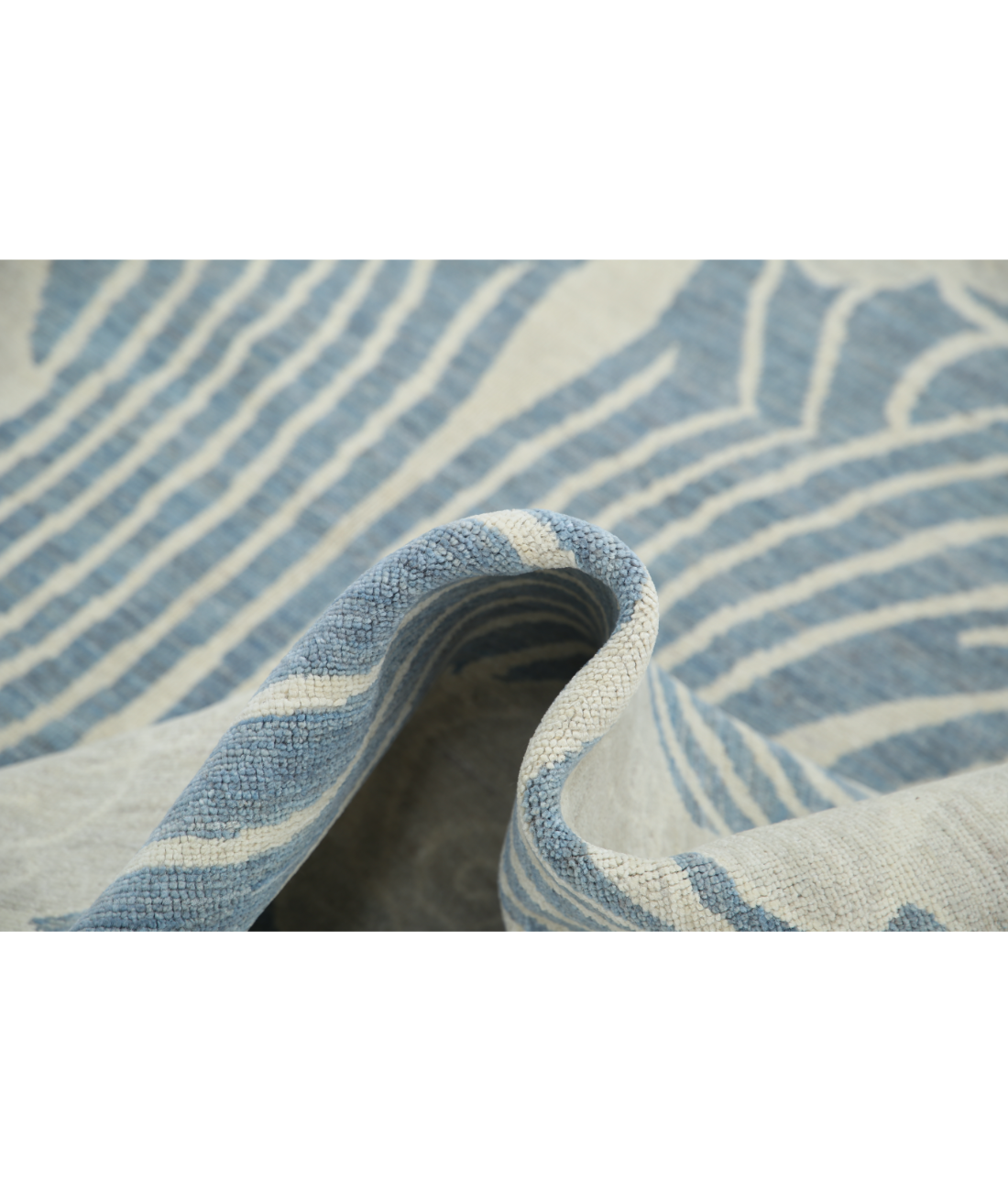 Nouvelle 8'0'' X 10'1'' Hand-Knotted Wool Rug 8'0'' x 10'1'' (240 X 303) / Silver / Grey