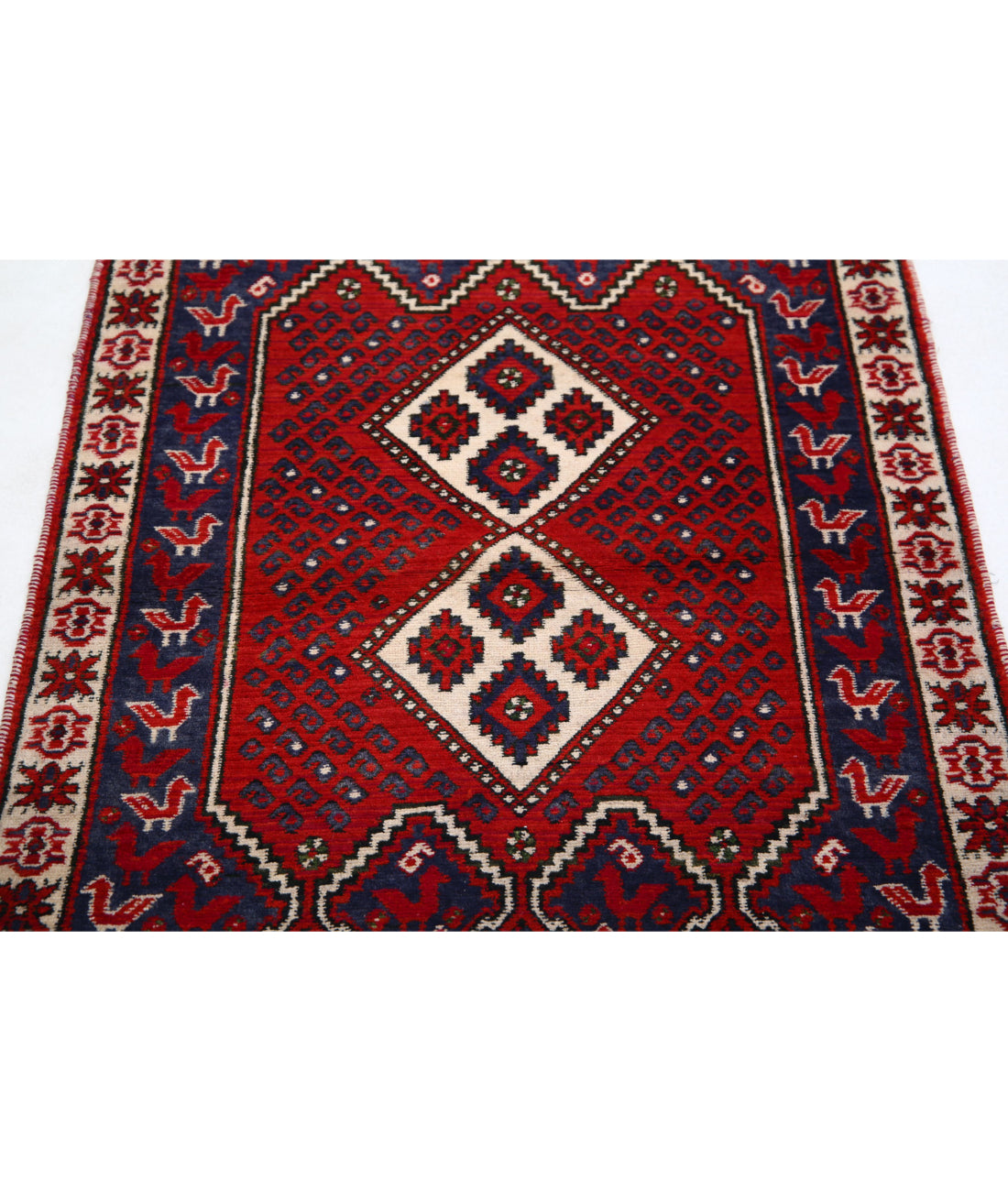 Shiraz 2'9'' X 3'9'' Hand-Knotted Wool Rug 2'9'' x 3'9'' (83 X 113) / Red / Ivory
