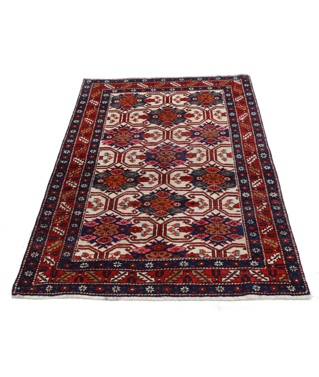 Shirvan 3'6'' X 5'5'' Hand-Knotted Wool Rug 3'6'' x 5'5'' (105 X 163) / Ivory / Red