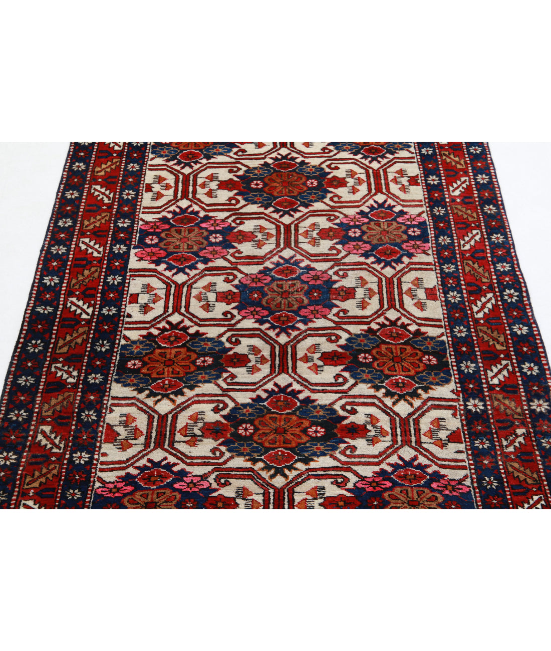 Shirvan 3'6'' X 5'5'' Hand-Knotted Wool Rug 3'6'' x 5'5'' (105 X 163) / Ivory / Red