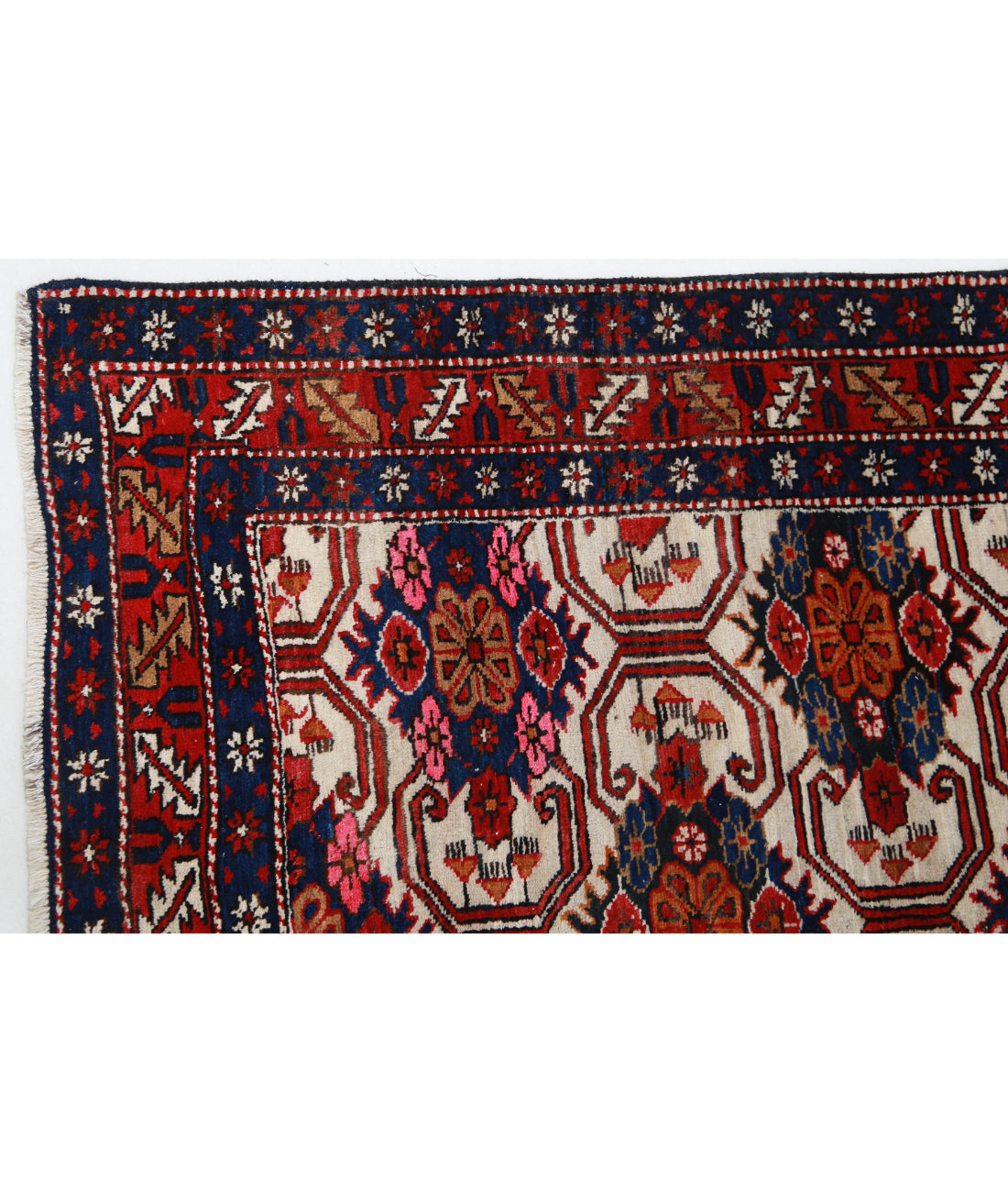 Shirvan 3'6'' X 5'5'' Hand-Knotted Wool Rug 3'6'' x 5'5'' (105 X 163) / Ivory / Red