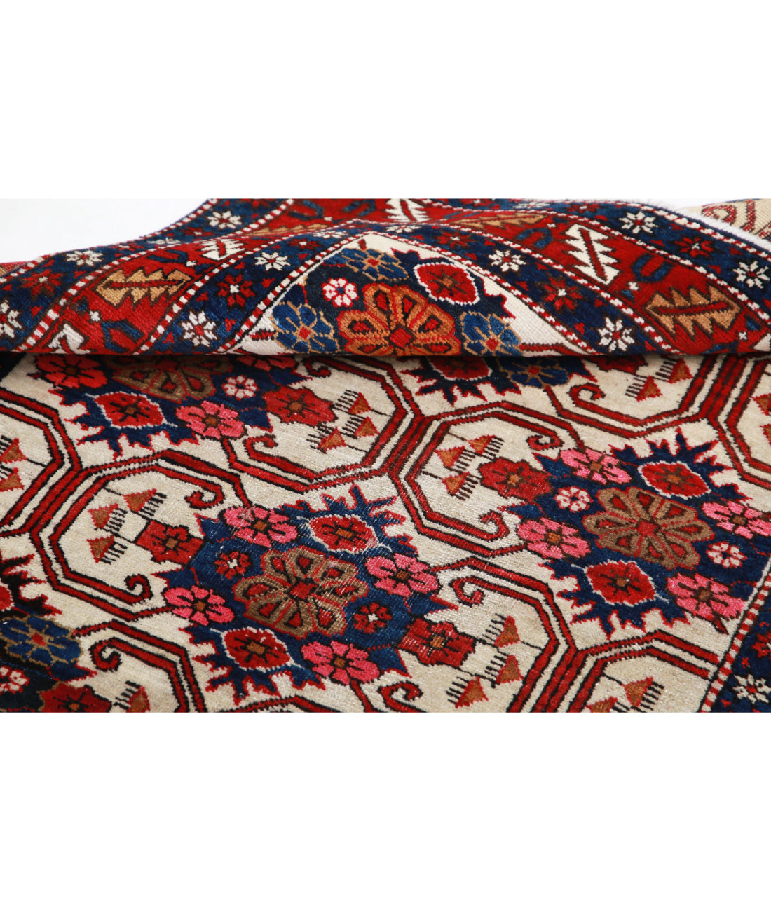 Shirvan 3'6'' X 5'5'' Hand-Knotted Wool Rug 3'6'' x 5'5'' (105 X 163) / Ivory / Red