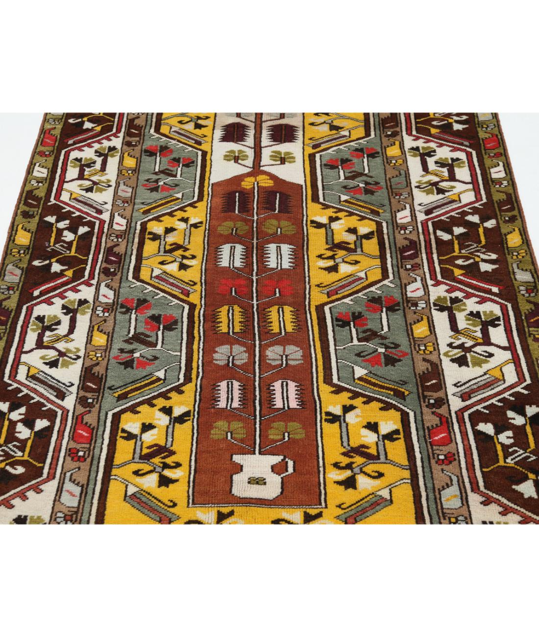 Kars 3' 10" X 6' 6" Hand-Knotted Wool Rug 3' 10" X 6' 6" (117 X 198) / Gold / Ivory