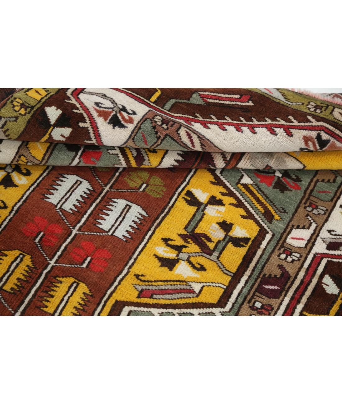 Kars 3' 10" X 6' 6" Hand-Knotted Wool Rug 3' 10" X 6' 6" (117 X 198) / Gold / Ivory