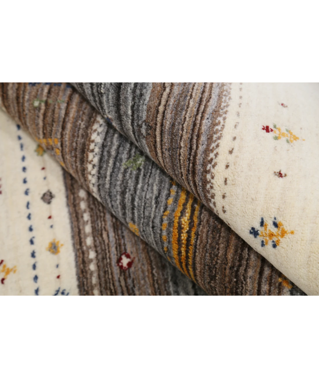 Hand Made Lori Wool Rug 5' 7" X 7' 10" 5' 7" X 7' 10" (170 X 239) / Ivory / Ivory