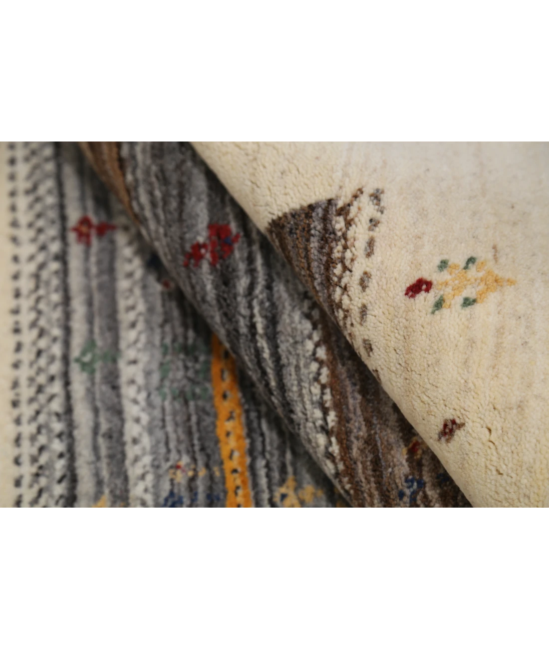Hand Made Lori Wool Rug 4' 0" X 5' 11" 4' 0" X 5' 11" (122 X 180) / Ivory / Ivory
