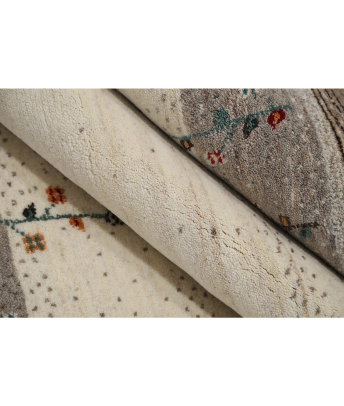 Hand Made Lori Wool Rug 4' 8" X 6' 5" 4' 8" X 6' 5" (142 X 196) / Ivory / Ivory