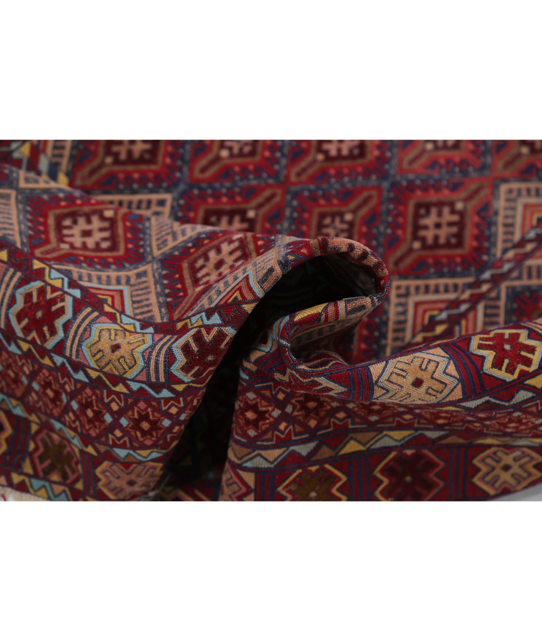 Nakhunak 4'4'' X 5'7'' Hand-Woven Wool Kilim 4'4'' x 5'7'' (130 X 168) / Multi / Multi