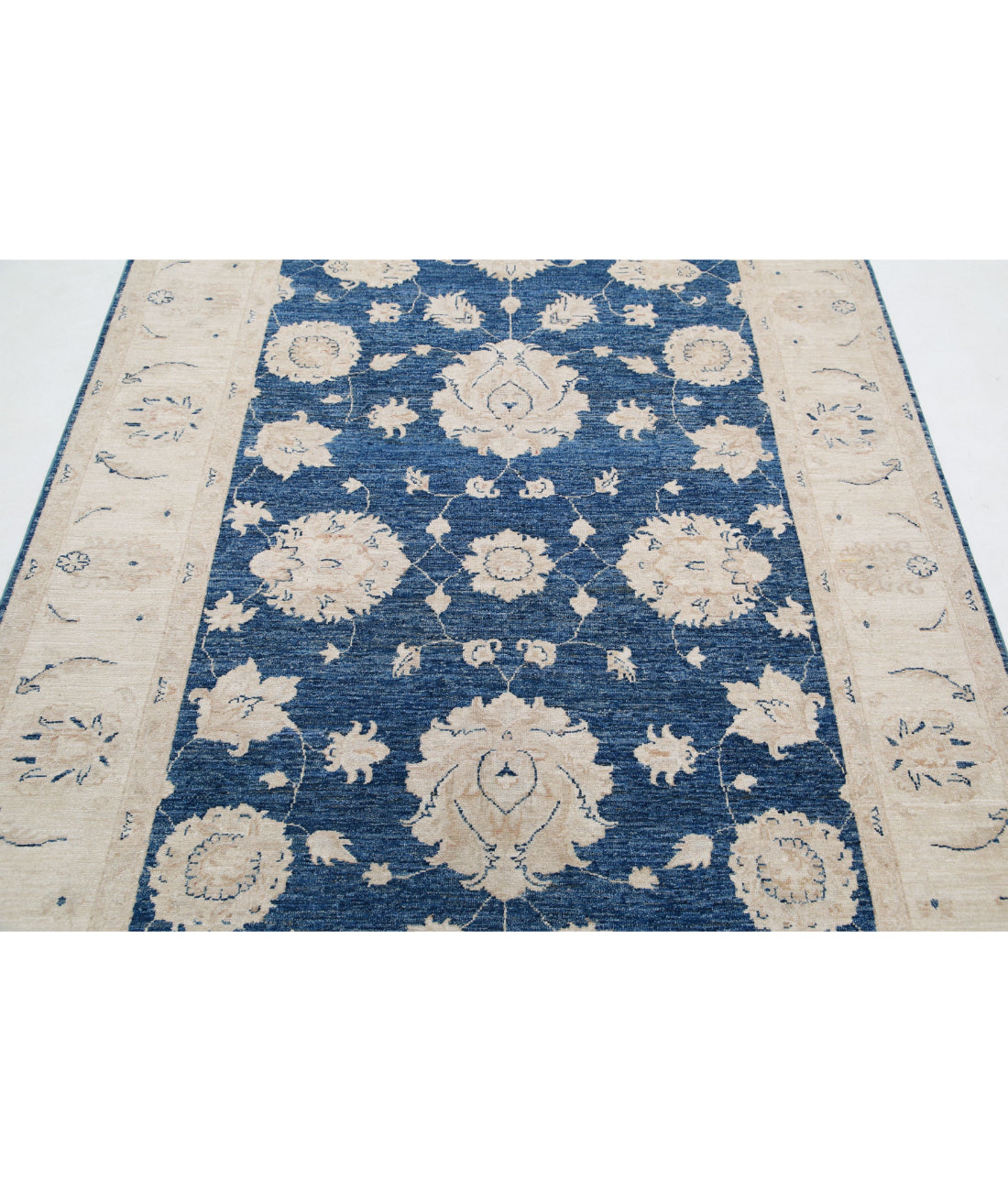 Serenity 5'5'' X 7'6'' Hand-Knotted Wool Rug 5'5'' x 7'6'' (163 X 225) / Blue / Ivory