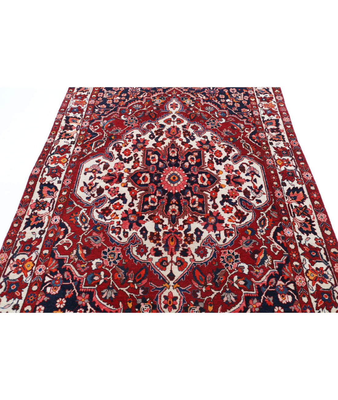 Bakhtiari 5'3'' X 8'1'' Hand-Knotted Wool Rug 5'3'' x 8'1'' (158 X 243) / Red / Ivory