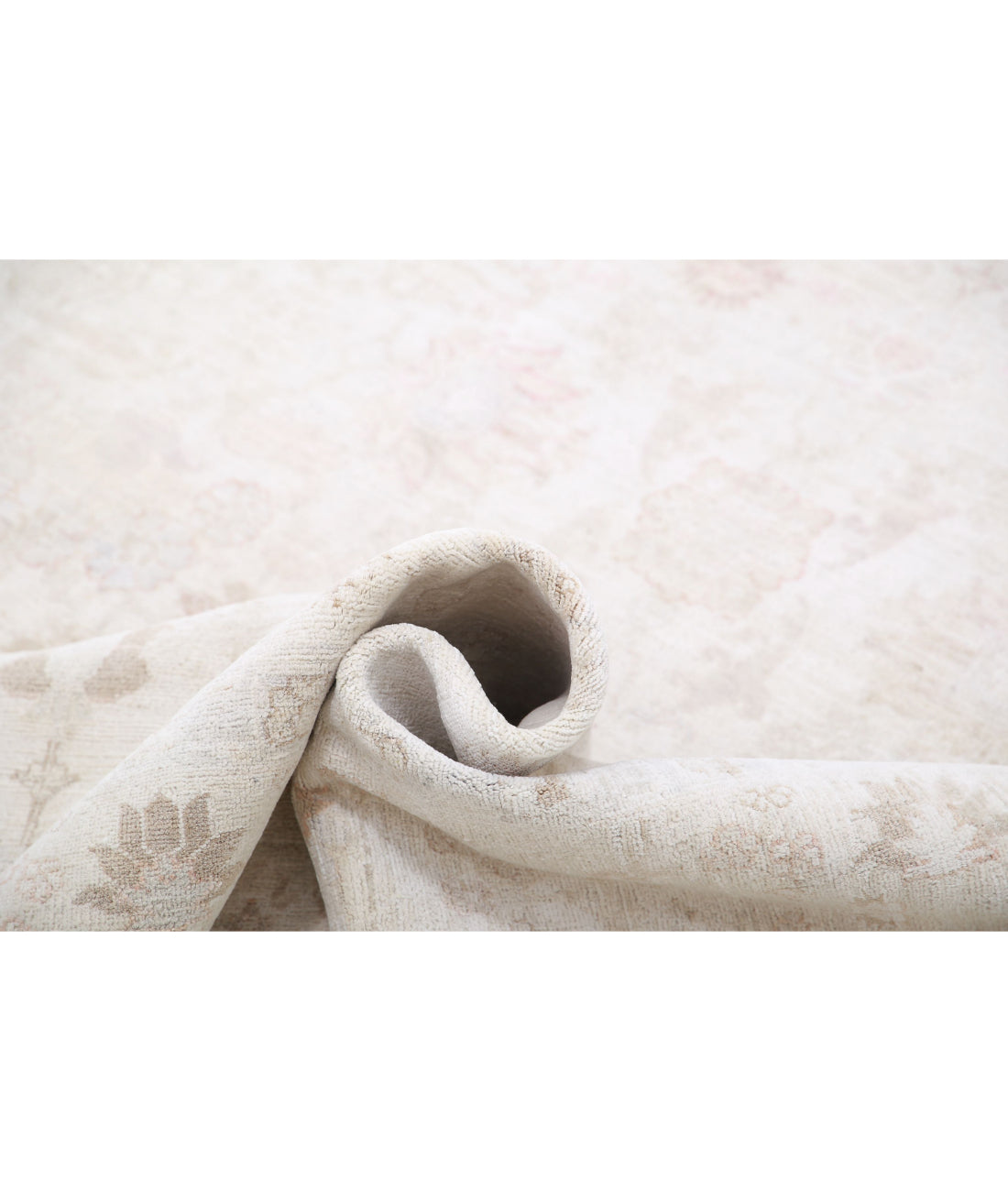 Ariana 8'1'' X 9'5'' Hand-Knotted Wool Rug 8'1'' x 9'5'' (243 X 283) / Ivory / Ivory