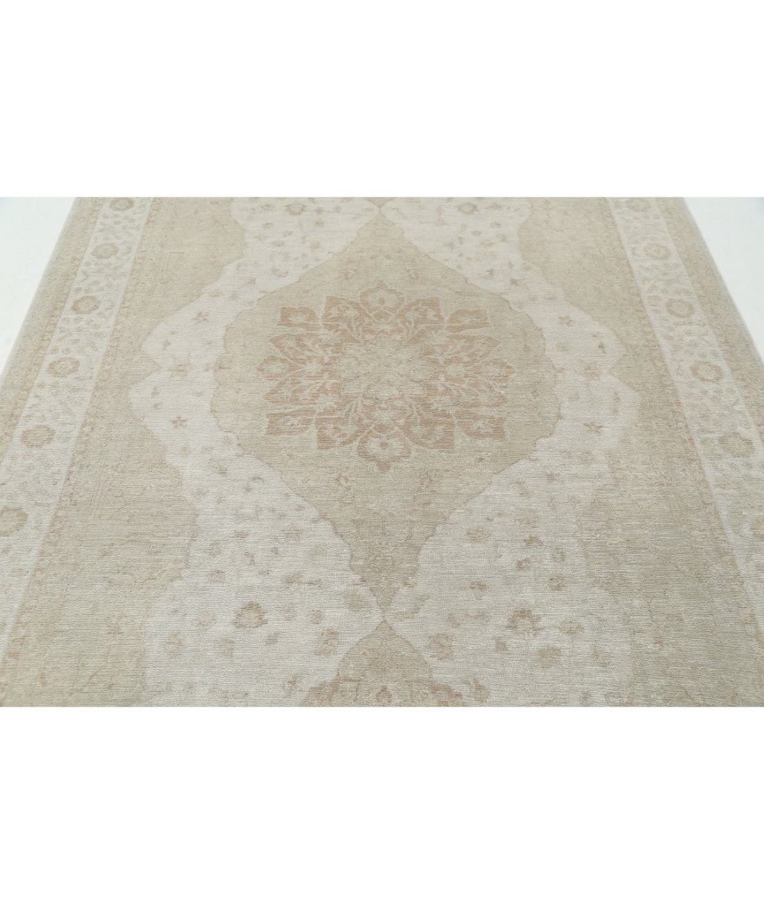 Ariana 6'6'' X 9'6'' Hand-Knotted Wool Rug 6'6'' x 9'6'' (195 X 285) / Ivory / Ivory