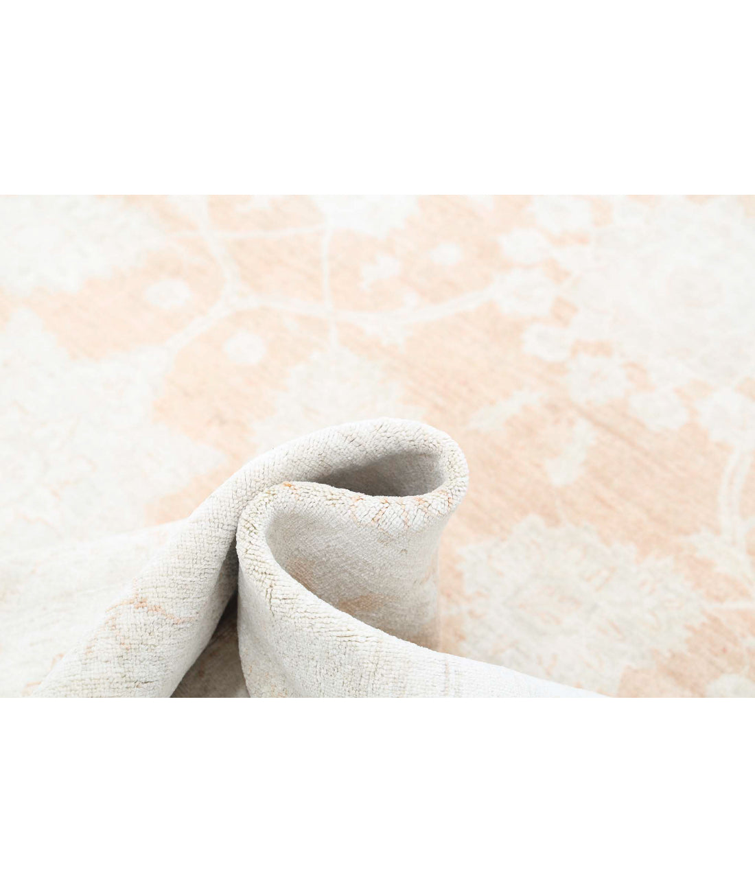 Ariana 6'4'' X 9'4'' Hand-Knotted Wool Rug 6'4'' x 9'4'' (190 X 280) / Rust / Ivory