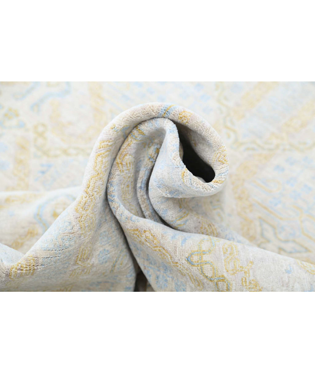 Ariana 7'9'' X 9'4'' Hand-Knotted Wool Rug 7'9'' x 9'4'' (233 X 280) / Ivory / Gold