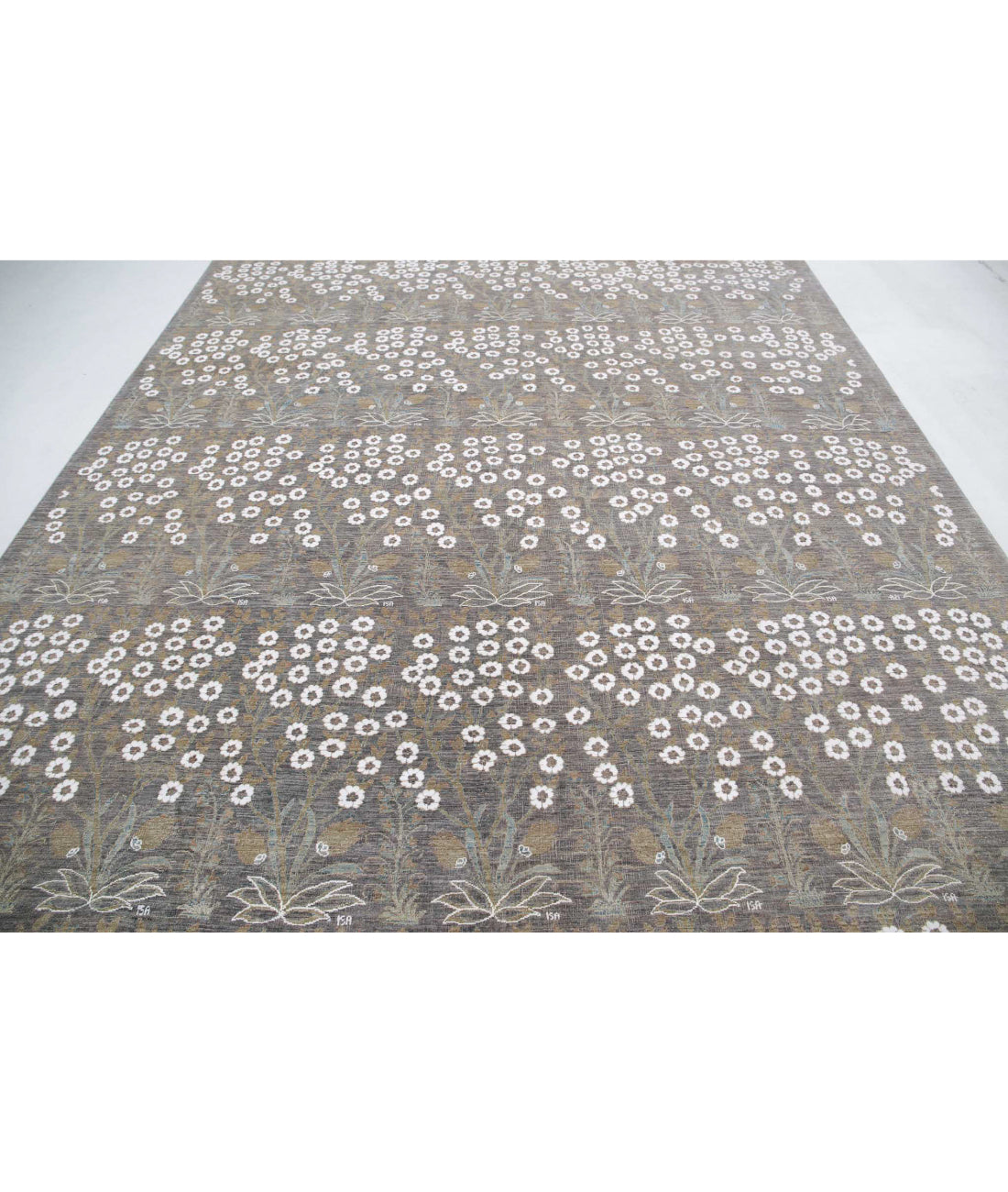 Artemix 8'11'' X 11'8'' Hand-Knotted Wool Rug 8'11'' x 11'8'' (268 X 350) / Grey / White