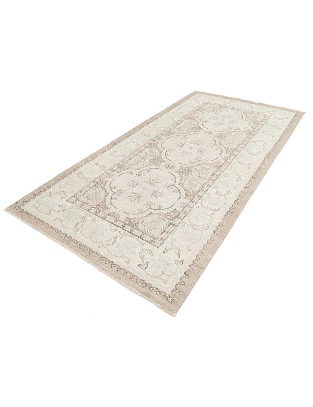 Serenity 5' 3" X 10' 3" Hand-Knotted Wool Rug 5' 3" X 10' 3" (160 X 312) / Taupe / Ivory