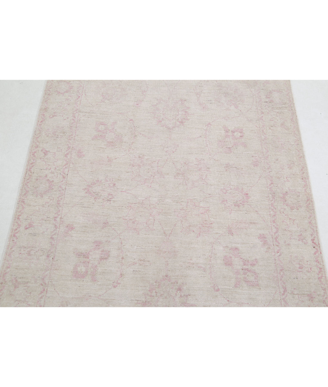 Serenity 3'10'' X 5'9'' Hand-Knotted Wool Rug 3'10'' x 5'9'' (115 X 173) / Ivory / Pink