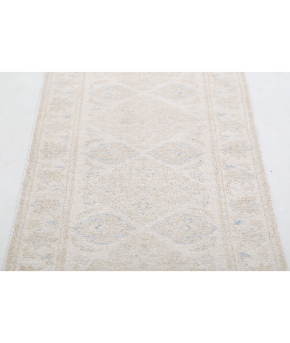 Serenity 2'5'' X 5'11'' Hand-Knotted Wool Rug 2'5'' x 5'11'' (73 X 178) / Ivory / Taupe