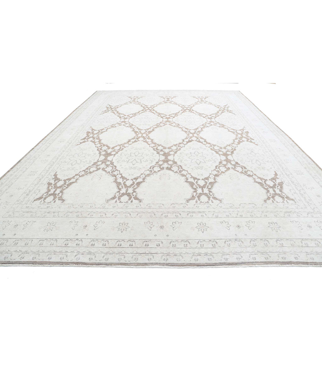 Serenity 13'0'' X 17'6'' Hand-Knotted Wool Rug 13'0'' x 17'6'' (390 X 525) / Brown / Ivory