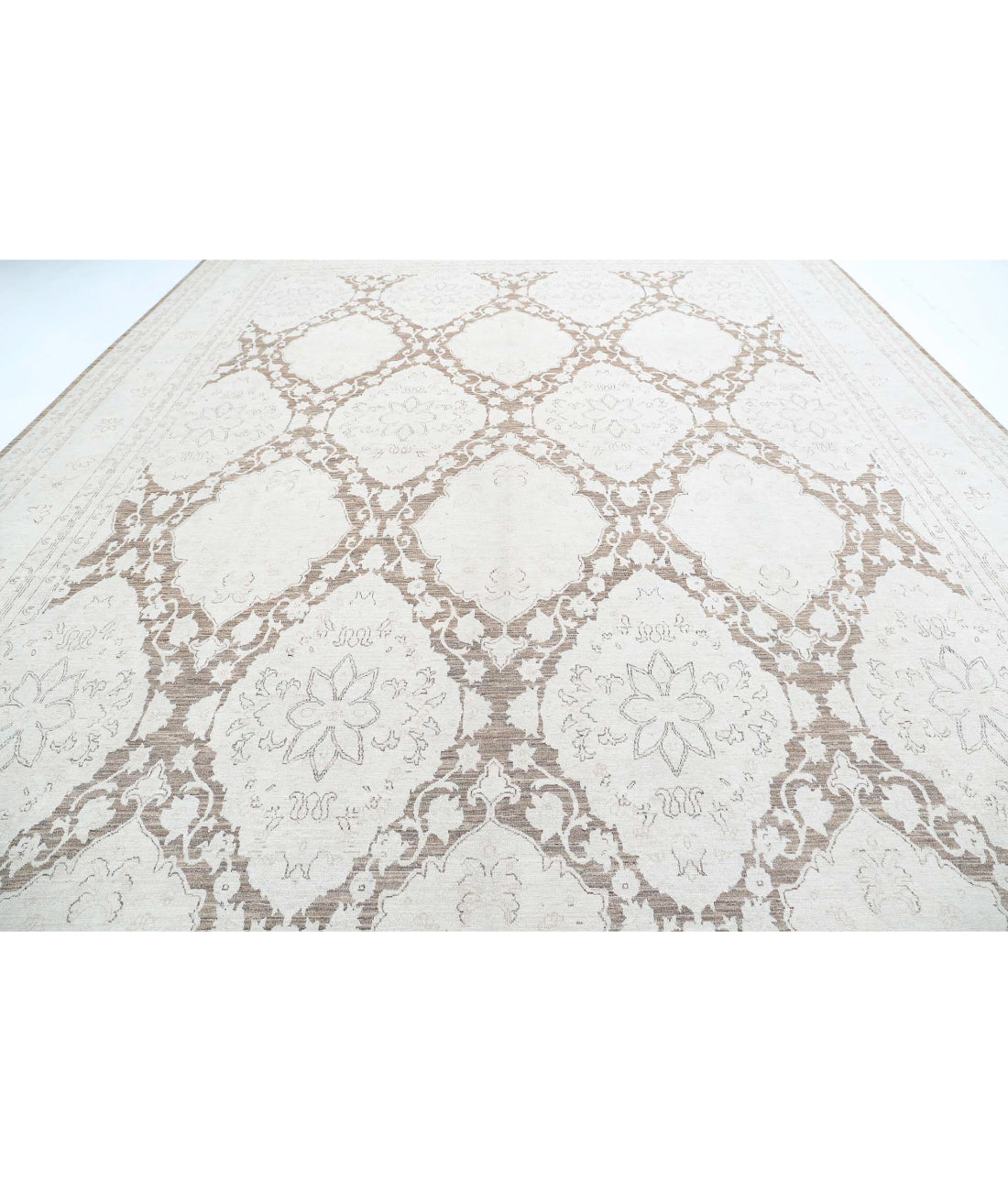 Serenity 13'0'' X 17'6'' Hand-Knotted Wool Rug 13'0'' x 17'6'' (390 X 525) / Brown / Ivory