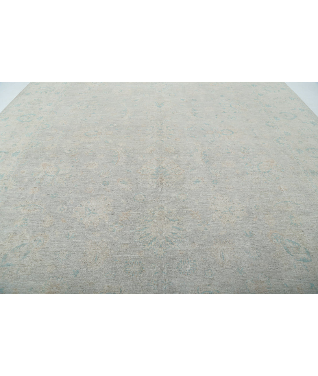 Serenity 11'11'' X 14'0'' Hand-Knotted Wool Rug 11'11'' x 14'0'' (358 X 420) / Silver / Ivory