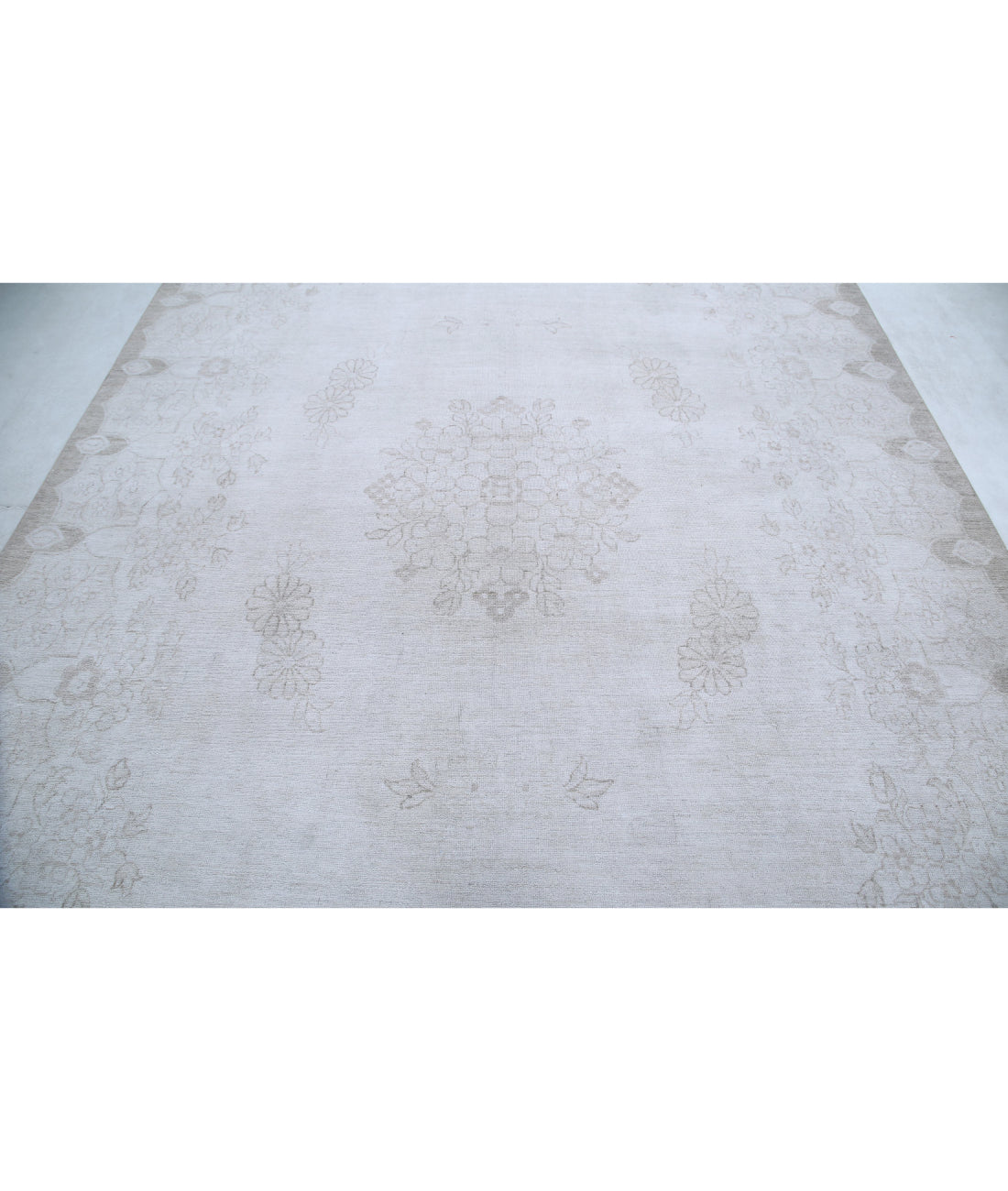 Serenity 7'10'' X 10'1'' Hand-Knotted Wool Rug 7'10'' x 10'1'' (235 X 303) / Ivory / Taupe